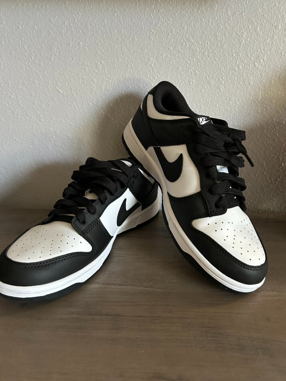 Men's Nike Low Dunks Size 9.5 - Like New